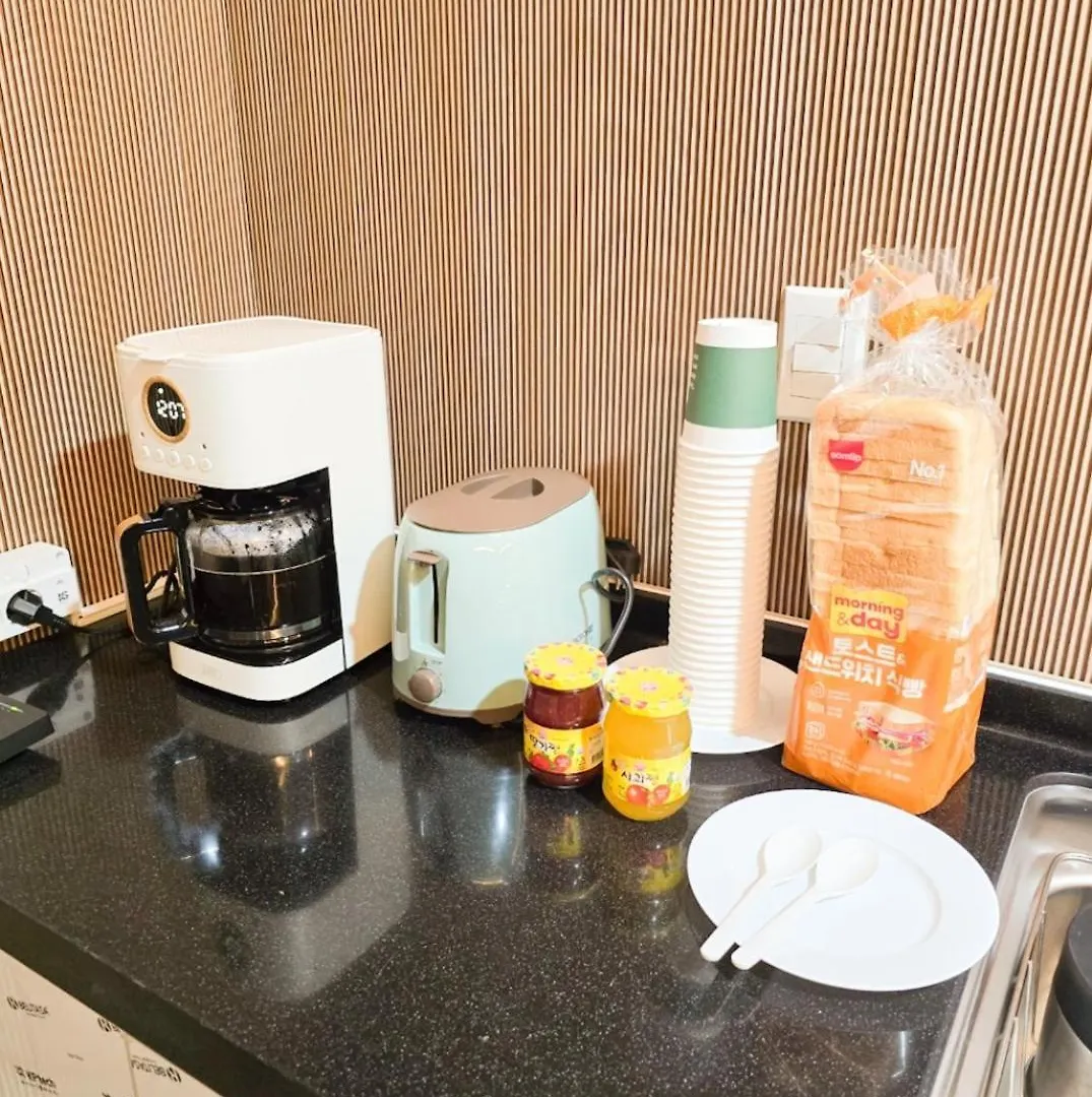 Romance Hotel Seoul 3*,